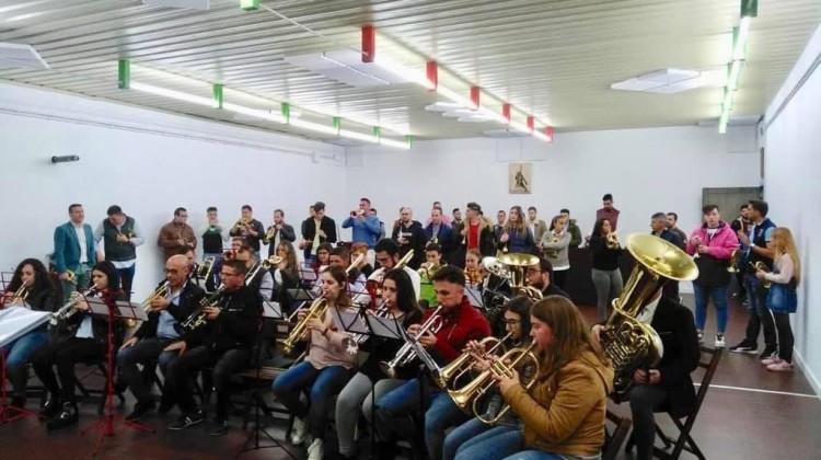 Ensayo de una de las bandas ubicadas en el antiguo Economato