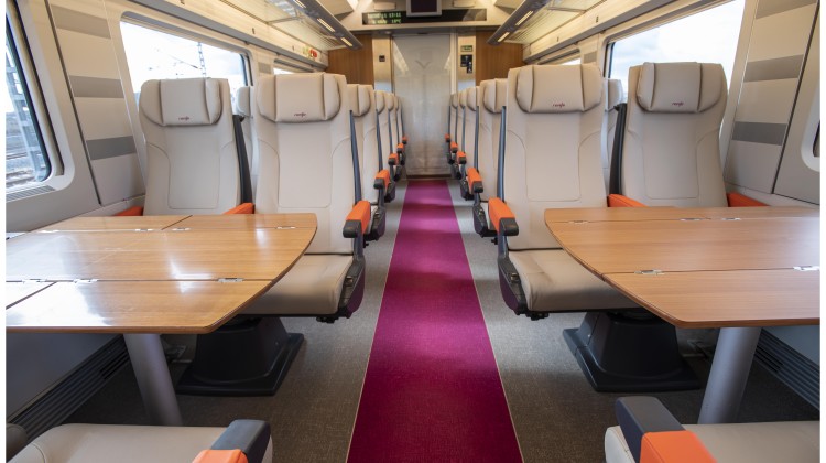 Interior de uno de los trenes AVLO de Renfe