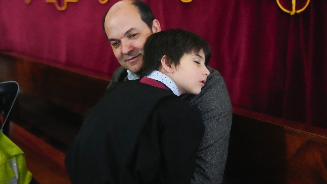 Pedro López junto a su hijo