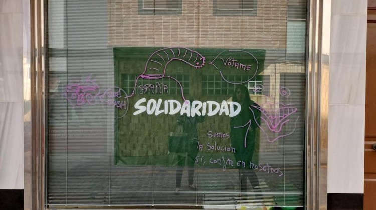 Pintadas que han aparecido en la sede de Vox