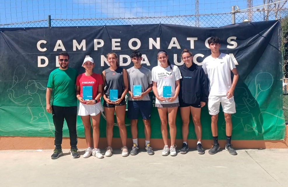 Algunos integrantes de la federación que obtuvieron premios, tanto a nivel individual como de dobles, entre ellos, Candela Yécora y Alejandro López