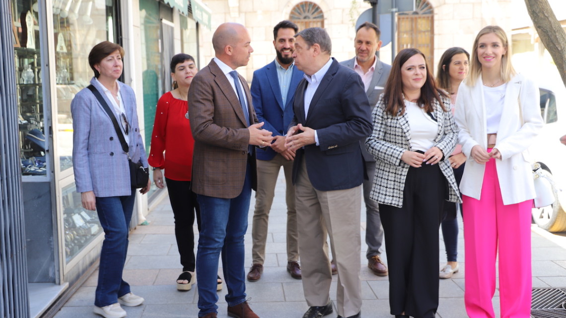 Luis Planas con Rafael Villarreal y parte de su candidatura