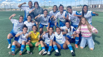 Las jugadoras del Pozoalbense celebrando su victoria