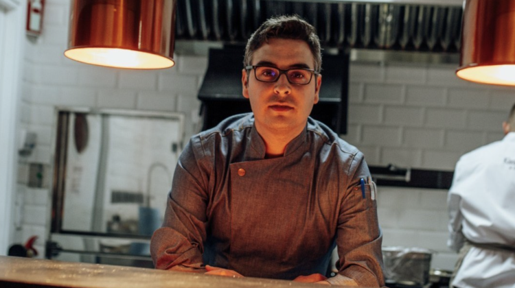 Carlos, chef del restaurante. Foto: Web de Kàran Bistró