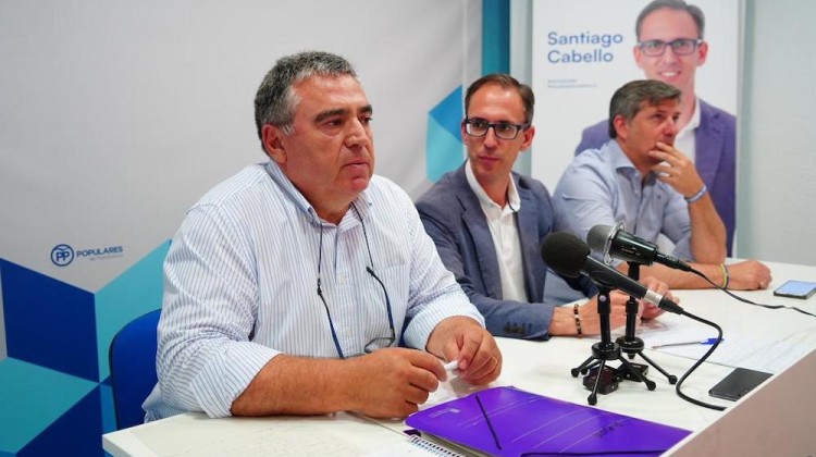 Bartolomé Madrid, Santiago Cabello y Francisco Acosta durante su rueda de prensa