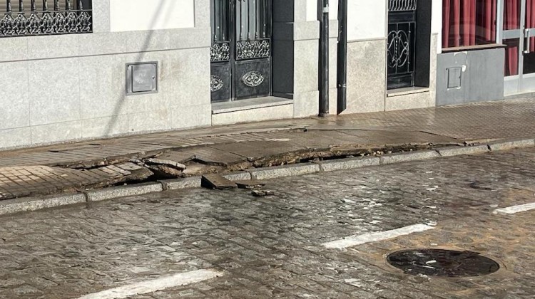 Rotura en la calle Feria