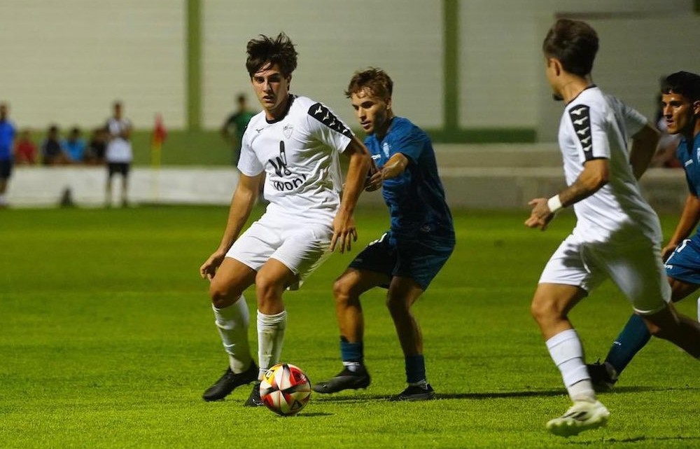 Una jugada del partido que midió al Pozoblanco y al Córdoba B durante la pretemporada