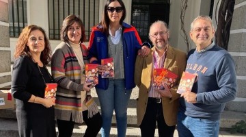 Entrega de libros en el Manuel Cano Damián