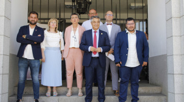 Matías González con su equipo de gobierno