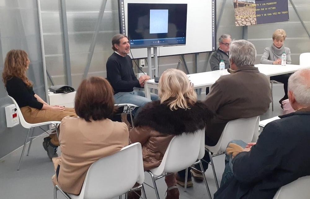 Miguel Aparicio en una charla informativa de 'Unidos por el Agua'