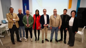 La presentación contó con representantes del Ayuntamiento y de las empresas implicadas