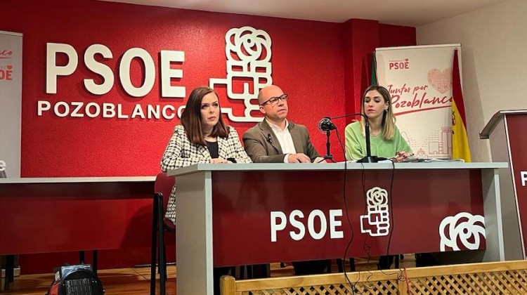 Los concejales del PSOE durante una rueda de prensa