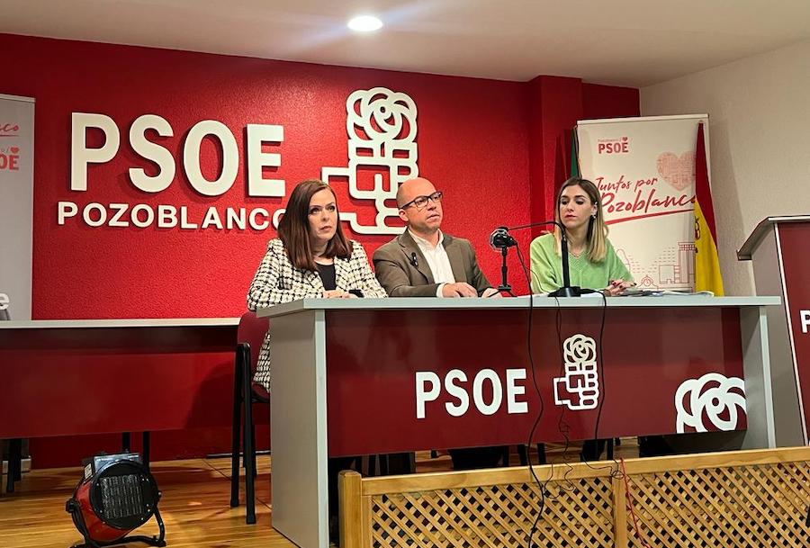 Los concejales del PSOE durante una rueda de prensa