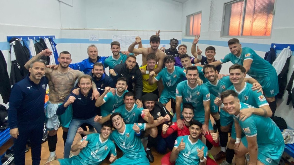 Los jugadores del Pozoblanco celebrando la victoria