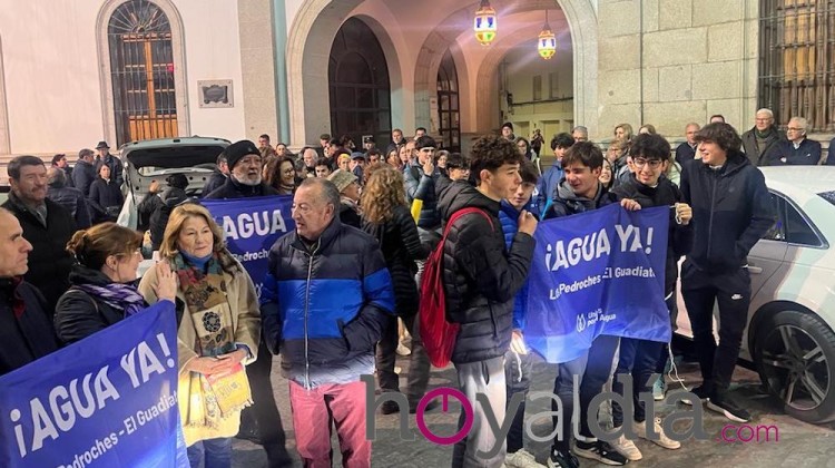 Parte de la ciudadanía que ha mostrado su apoyo a los ciudadanos que están en huelga de hambre