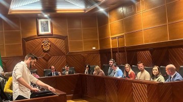 Emmanuel Vioque abandona el pleno donde aprobó el presupuesto para 2024