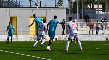 Una jugada del Utrera-Pozoblanco. FOTO: Twitter CD Utrera