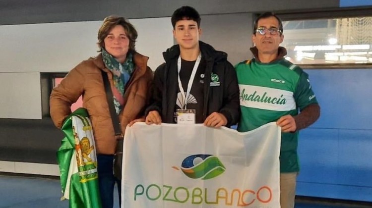 Gonzalo Ríos con sus padres