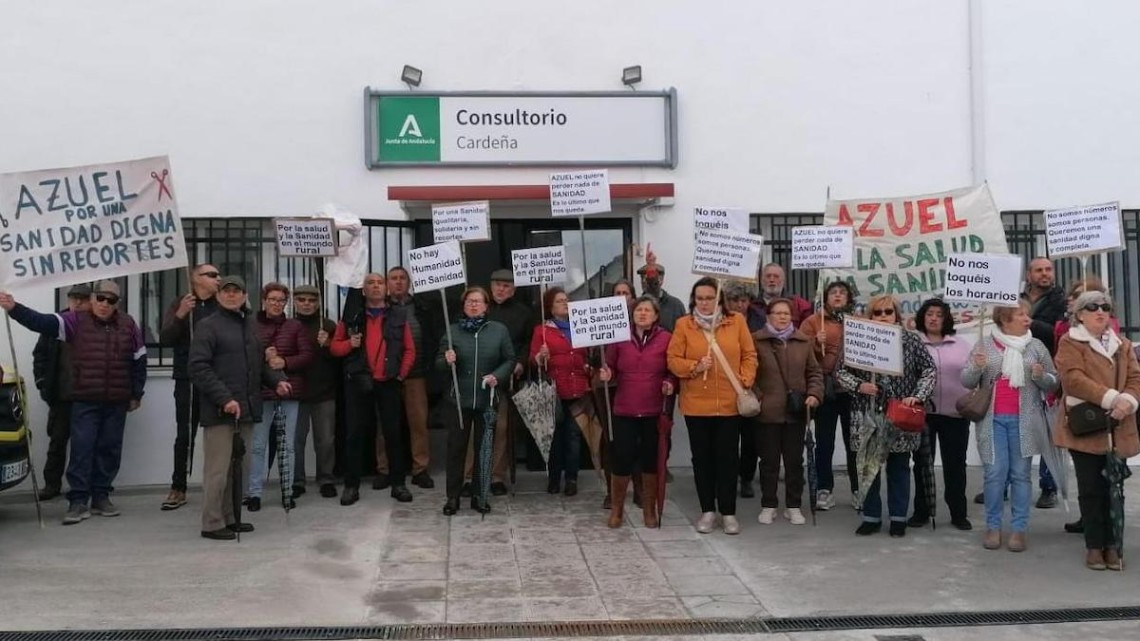 Protestas a las puertas del consultorio de Cardeña