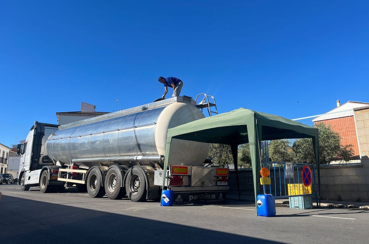 Recogida de la cisterna de agua en Pozoblanco