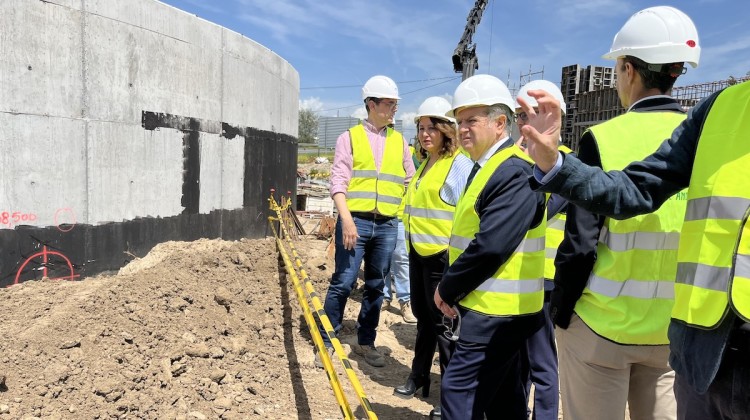 Carmen Crespo junto a Salvador Fuentes en la EDAR de Pozoblanco