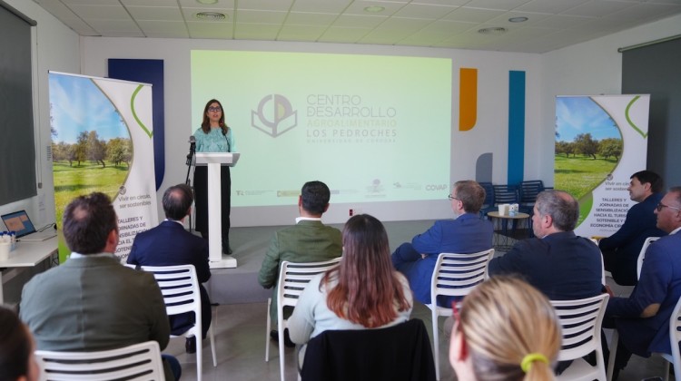 Raquel Santos durante su intervención