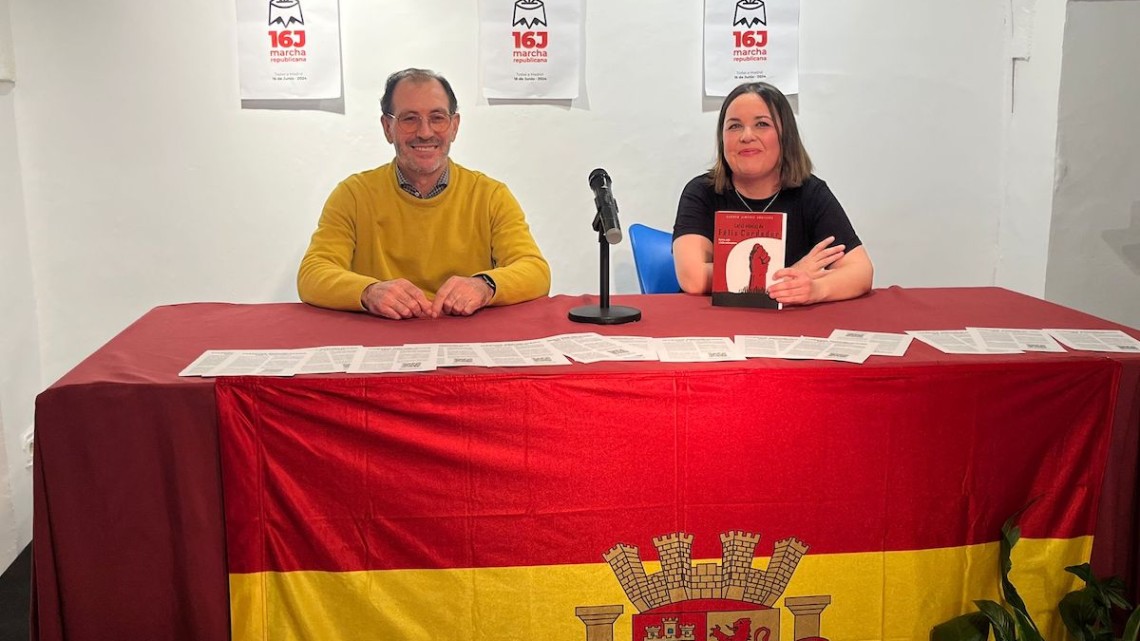 Carmen Jiménez Aguilera junto a Miguel Calero durante la presentación del libro