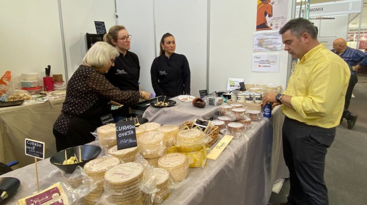 Ángela Plazuelo en el stand de la Feria Agroganadera