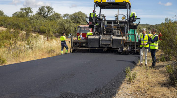 Visita-a-la-obra-de-refuerzo-del-firme-de-la-CO-6413-en-Pozoblanco