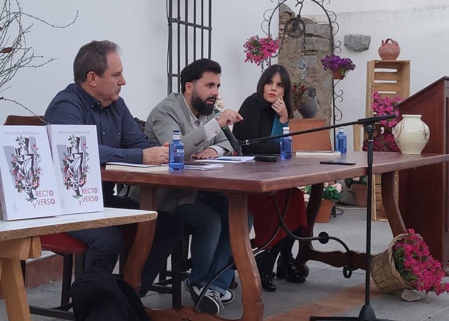 Miguel Ángel Pérez junto a Antonio Merino y Julia López