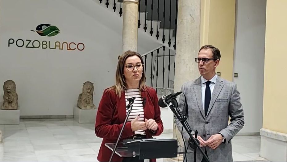 Raquel López junto a Santiago Cabello