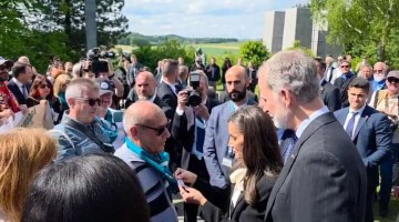 José Sánchez Cano, hijo de Eugenio Sánchez Rivera, de la aldea de Cuenca (Fuente Obejuna), asesinado en el Castillo de Hartheim, saludando a los reyes