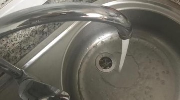 No se recomienda el consumo de agua directo, ni para la higiene bucal y preparación de comida.