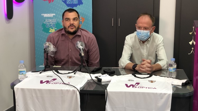 Antonio Jesús Cobos junto al presidente del Pozoblanco, Patricio Moreno