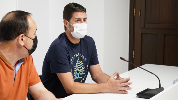 El entrenador del Balonmano Pozoblanco, Pepe Morales, durante su presentación