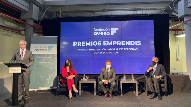 Blas García en el momento de recoger el galardón