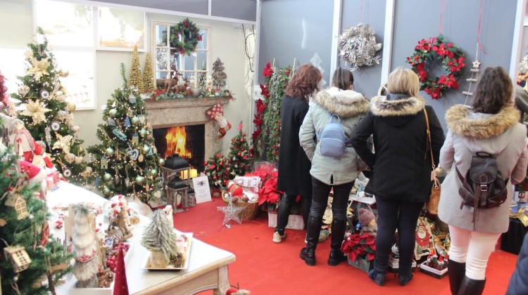 Clientas en el Mercado Navideño de Hinojosa. Foto: Hinojosa Es Comercio