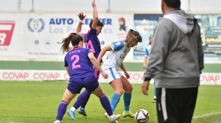 Laura en una acción de un partido del Pozoalbense FemeninoLaura en una acción de un partido del Pozoalbense Femenino