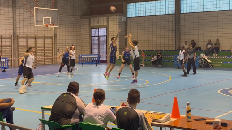 Momento del partido entre el Fundación Prode y el Lucebasket