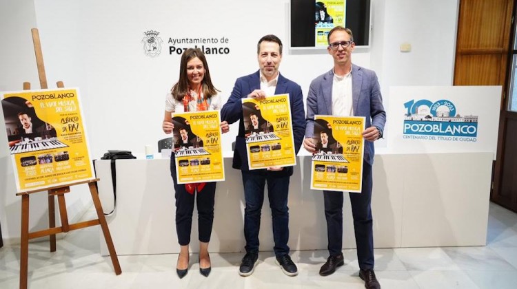Alberto Paz con Santiago Cabello y Cristina Tavera