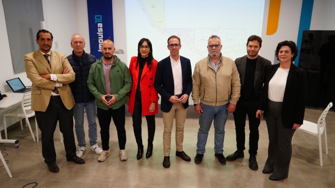 La presentación contó con representantes del Ayuntamiento y de las empresas implicadas