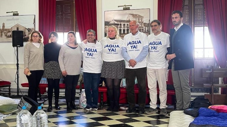 Miembros de la plataforma antes de iniciar la huelga de hambre