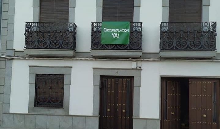 Imagen de una de las banderolas que piden la circunvalación. Foto: Facebook Grupo Circunvalación Ya