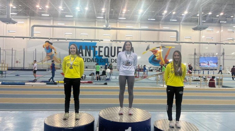 Cristina López y Sofía Gálvez en el pódium