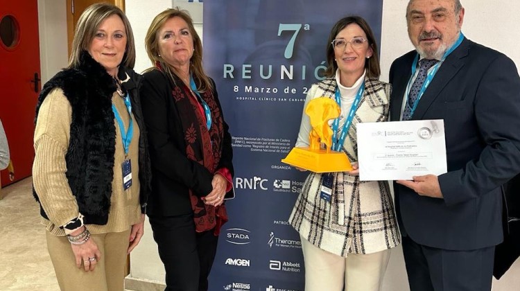 El equipo que recogió el premio