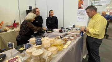 Ángela Plazuelo en el stand de la Feria Agroganadera
