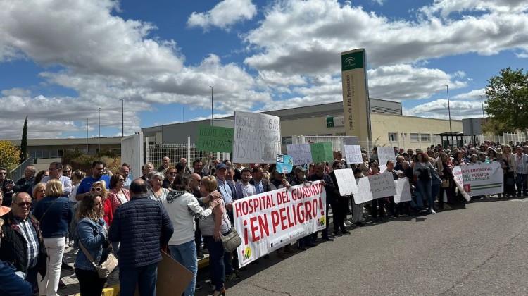 Concentración a las puertas del Hospital Valle del Guadiato