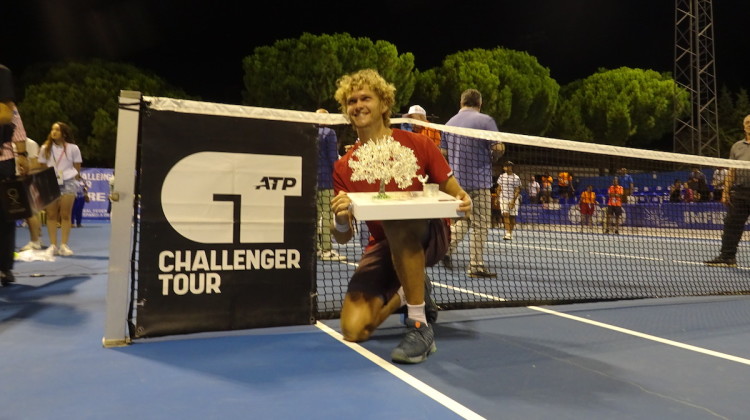 Holmgren con su trofeo de campeón