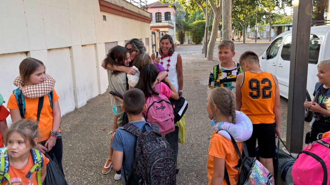 Reencuentros entre una familia de acogida y los niños procedentes de Ucrania