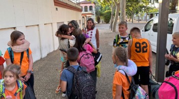 Reencuentros entre una familia de acogida y los niños procedentes de Ucrania